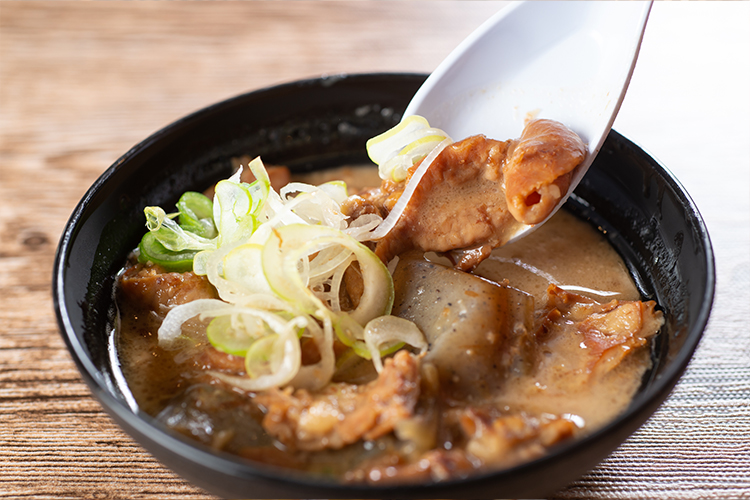 継ぎ足しで作る秘伝のレシピ!当店自慢のもつ煮